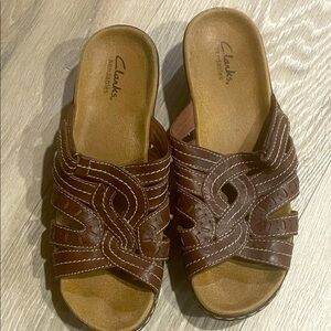 Clarks Women's brown leather size 9 Leather Sandals